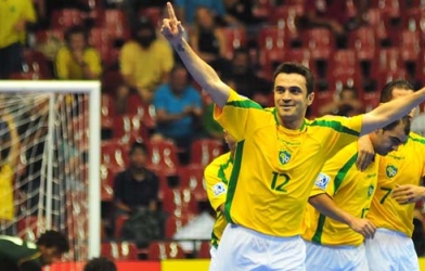 Huyền thoại futsal Falcao chính thức giải nghệ