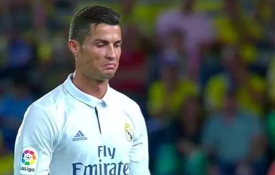 HLV Zidane giải thích lý do rút Ronaldo khỏi sân