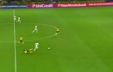 VIDEO: 2 tình huống đầy kinh nghiệm của cầu thủ Dortmund vs Real