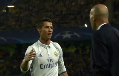 VIDEO: Ronaldo ăn mừng với HLV Zidane sau khi ghi bàn vs Dortmund