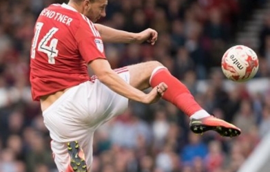 VIDEO: Bendtner ghi bàn ra mắt trong màu áo Nottingham Forest