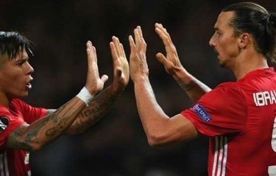 Huyền thoại M.U chê bai màn trình diễn của thầy trò Mourinho