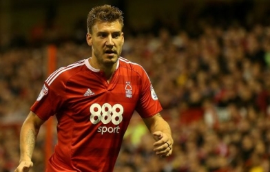 VIDEO: Bendtner kiến tạo đẹp mắt trong chiến thắng của Nottingham Forest