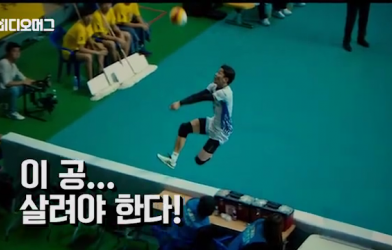 VIDEO: Pha cứu thua xuất thần ở giải bóng chuyền Hàn Quốc