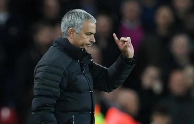 Mourinho và Pep phản ứng thế nào sau trận derby Manchester?