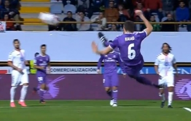 VIDEO: Siêu phẩm cắt kéo khiến Zidane ngưỡng mộ của cầu thủ Real