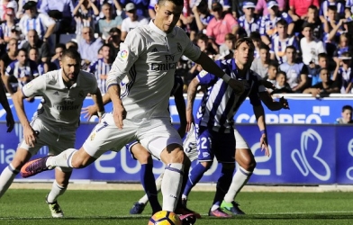 VIDEO: Ronaldo lập siêu phẩm từ ngoài vòng cấm nâng tỷ số lên 2-1