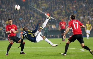 Thua Fenerbahce, MU tự làm khó mình tại Europa League