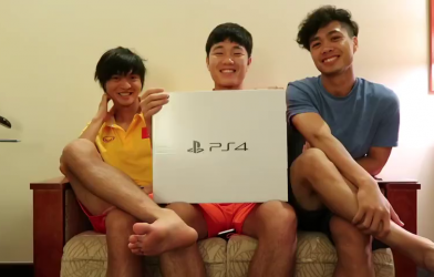 Tuấn Anh, Xuân Trường, Công Phượng tặng quà cho các đàn em Học viện HAGL