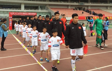 U22 Việt Nam chơi tốt, Trung Quốc mời ở lại dự giải mới