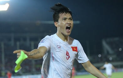 Điểm tin sáng 21/11: Công Vinh sánh ngang Neymar và Persie, Ozil bị chê