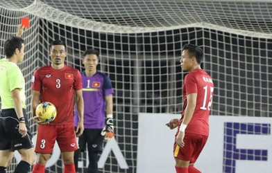 Nhận thẻ đỏ trực tiếp, Đình Luật bị cấm thi đấu mấy trận?