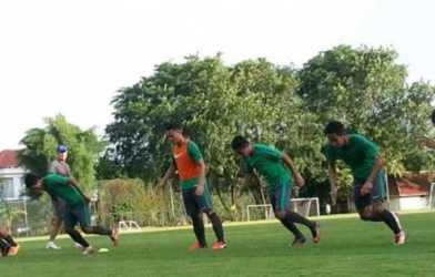 Indonesia gấp rút tập luyện mong thắng Thái Lan