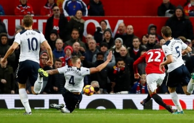 Mkhitaryan ghi bàn thắng ra mắt Premier League