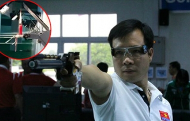VIDEO: Xạ thủ Hoàng Xuân Vinh bắn tắt nến ở cự ly 10m