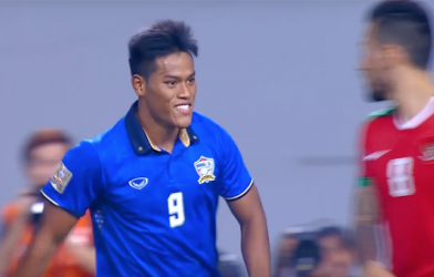 VIDEO: Siroch Chatthong ghi bàn chóng vánh ngay đầu hiệp 2