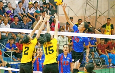 Video: Bích Tuyền dội mưa bom trước hàng chắn Thanh Hóa