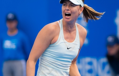 Sharapova ngược dòng trước Riske để vào tứ kết Shenzhen Open