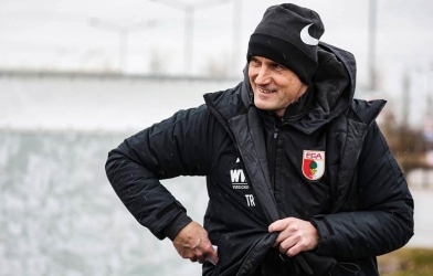 HLV Bundesliga bị cấm chỉ đạo chỉ vì 1 tuýp kem đánh răng