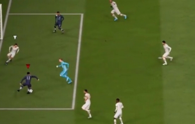 VIDEO: Màn đi bóng qua cả hàng thủ rồi gắp bóng chỉ có trong game