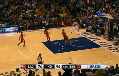 VIDEO: Cú xoay người úp rổ ấn tượng thu hút hơn 4 triệu lượt xem 