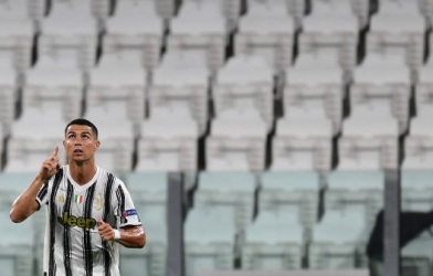 Ronaldo lập hàng loạt kỉ lục trong ngày Juventus gục ngã