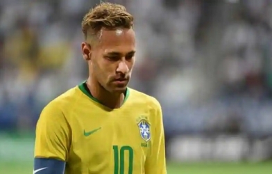 Neymar báo hung tin cho ĐT Brazil và PSG 