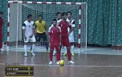 VIDEO: Pha dàn xếp đá phạt chỉ có trong trí tưởng tượng và cái kết