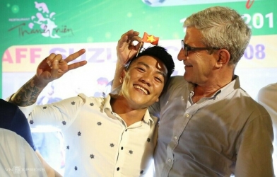 HLV Calisto đã dạy cho Quang Hải một 'bài học' nhớ đời