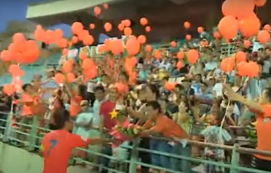 VIDEO: Xúc động khoảnh khắc kết thúc sự nghiệp lẫy lừng của Minh Phương