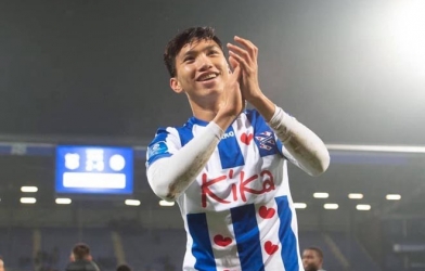 Văn Hậu và đồng đội bất ngờ nhận niềm vui từ CĐV Heerenveen