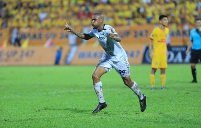 Hàng thải của HAGL bất ngờ tái xuất V-League