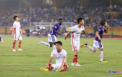 Tiến Dũng ngồi thất thần, bất lực trước đẳng cấp của Quang Hải