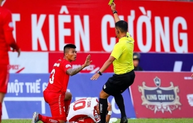 Trò cưng HLV Miura thoát án phạt với lối đá như 'đồ tể'