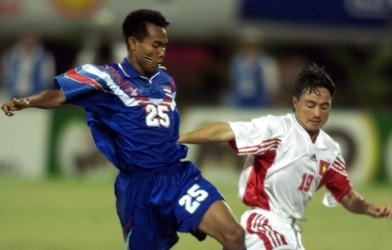 VIDEO: Siêu phẩm của HLV Viettel vào lưới Thái Lan năm 1998