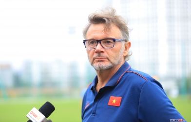 HLV Troussier: 'Tôi ấn tượng với 2 cầu thủ U18 Việt Nam'