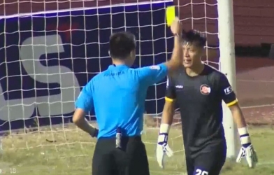 'Trọng tài bị khiêu khích' ở giải Hạng Nhất có thể bị phạt