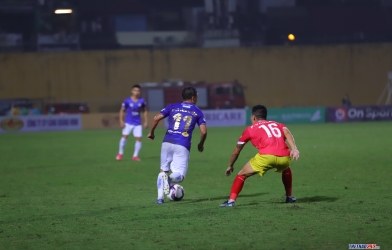 VIDEO: Hà Nội đen đủ đường - Thành Lương sút vào xà, thêm trụ cột chấn thương