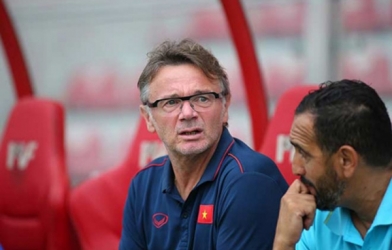 ‘Phù thủy trắng’ muốn hướng bóng đá Việt Nam tới World Cup