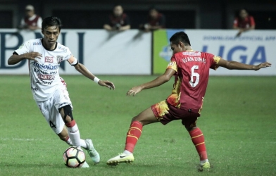 Hài hước: Màn trình diễn đặc biệt trong ở giải VĐQG Indonesia