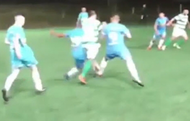 VIDEO: Dám gắp bóng qua đầu, cầu thủ bị đối phương 'song kiếm hợp bích' triệt hạ