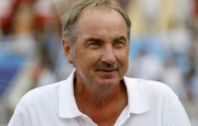 VIDEO: HLV Riedl rơi nước mắt khi gặp lại ân nhân Việt cứu sống mình