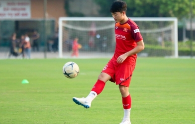 VIDEO: Xuân Trường tự tin đánh bại đồng đội cũ trên sân tập