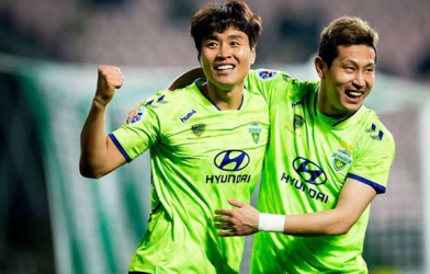 Đương kim vô địch K-League chiến thắng nhọc nhằn trong ngày ra quân