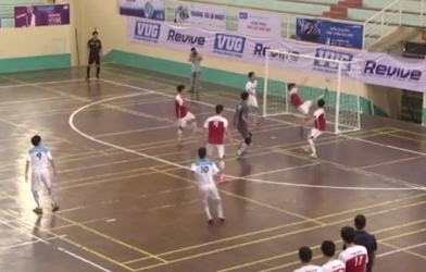 VIDEO: Siêu phẩm futsal sinh viên Việt Nam đánh lừa tất cả mọi người