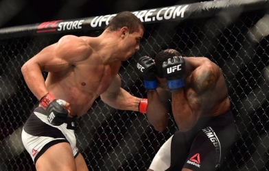 VIDEO: Tình huống knock-out thần tốc nhất lịch sử MMA