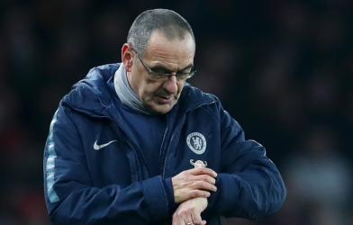 HLV Sarri bị sa thải nếu Chelsea thua MU 
