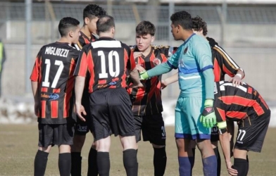 Trận đấu có 1 không 2 tại Italia, dùng 7 cầu thủ đấu 11