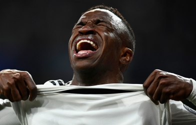 VIDEO: Vinicius khóc nức nở gợi nhớ hình ảnh của Ronaldo