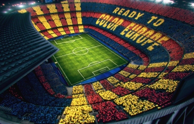 Choáng ngợp với cách CĐV Barca chào đón Liverpool tại bán kết C1